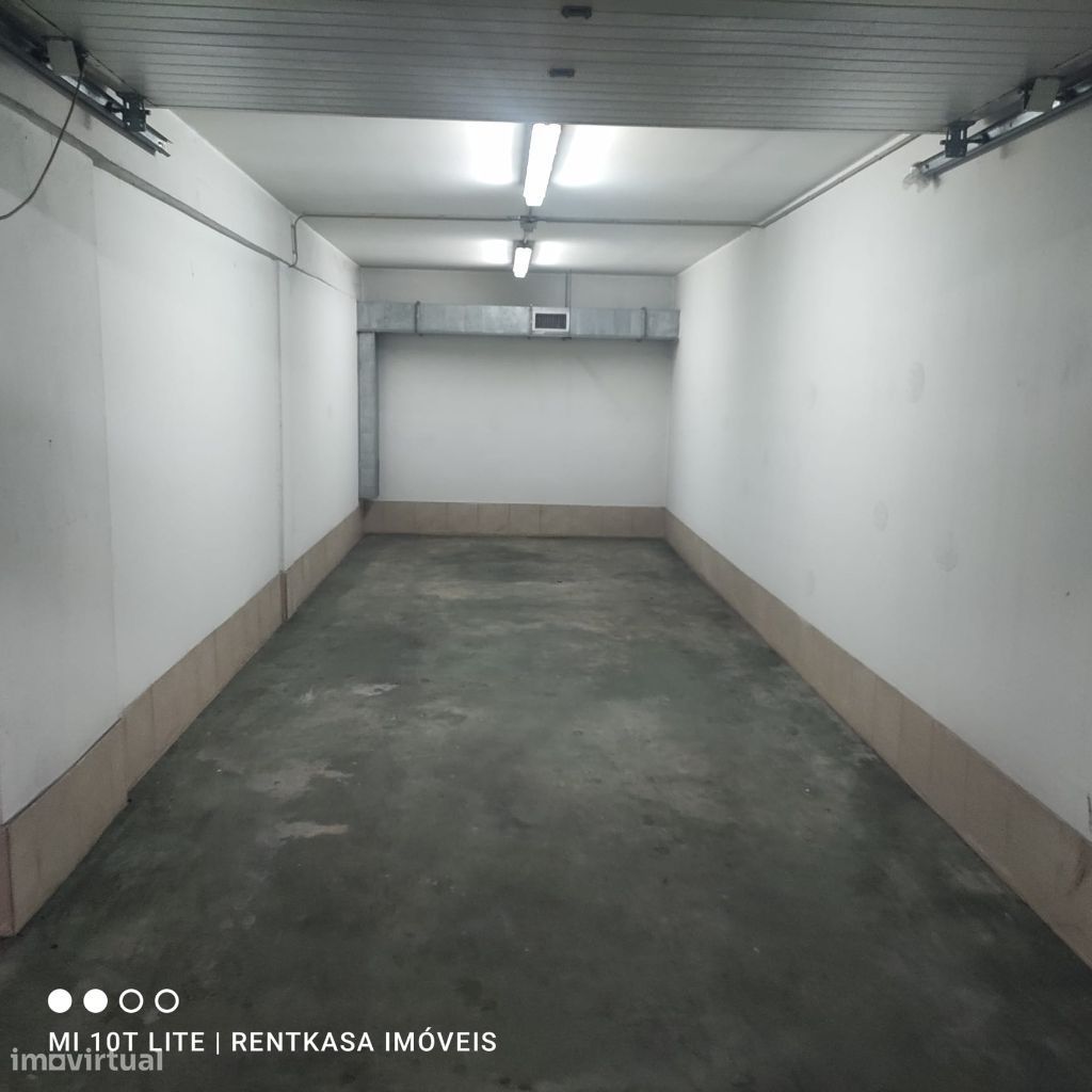 Venda garagem fechada para 2 carros edifício Secominsa