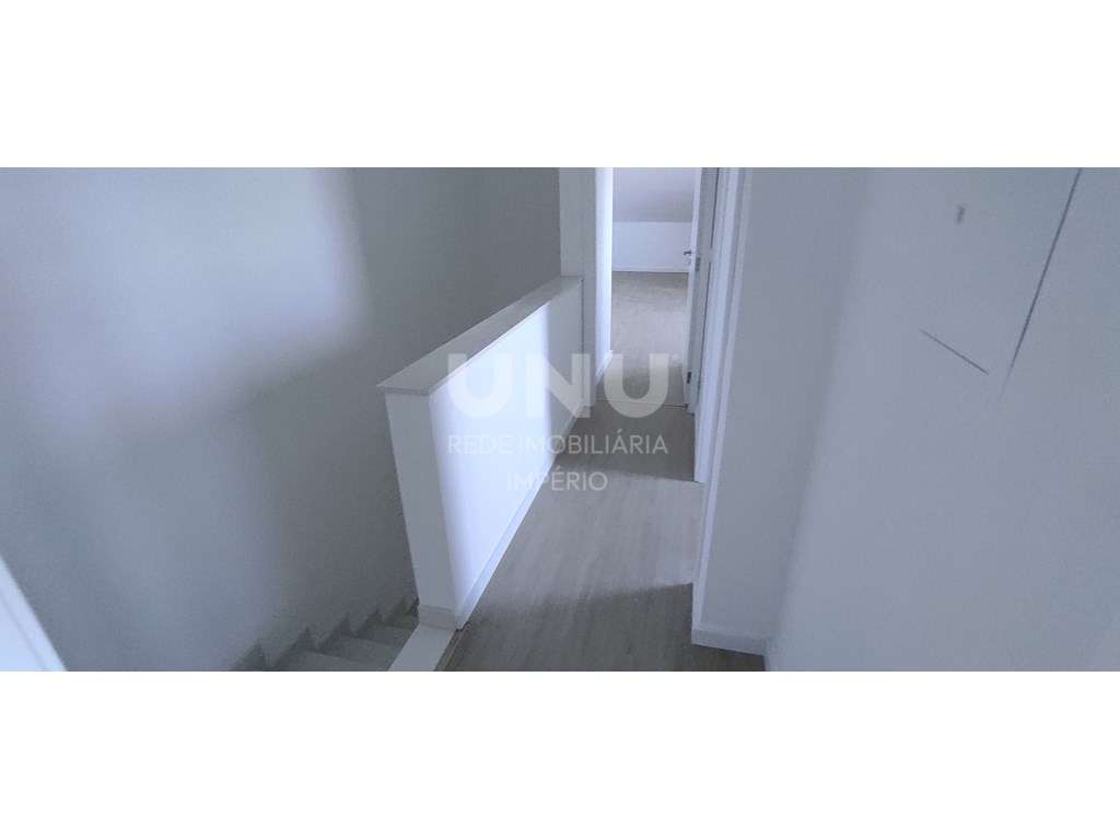 MORADIA PREMIUM TRIPLEX 5 ASSOALHADAS em Fernão Ferro 3 WC-9