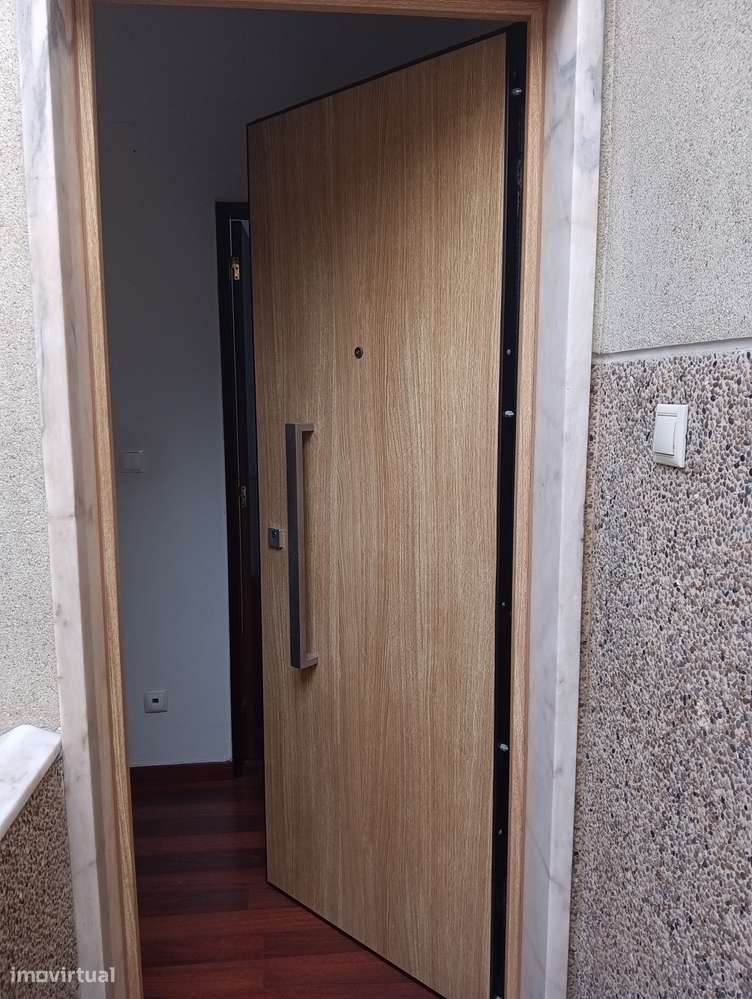 Apartamento T2 com cozinha separada na Amadora-6