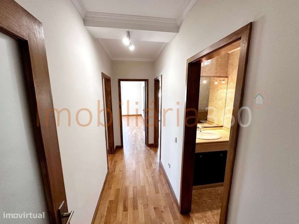 **Apartamento T3 à venda em localização privilegiada!**-9