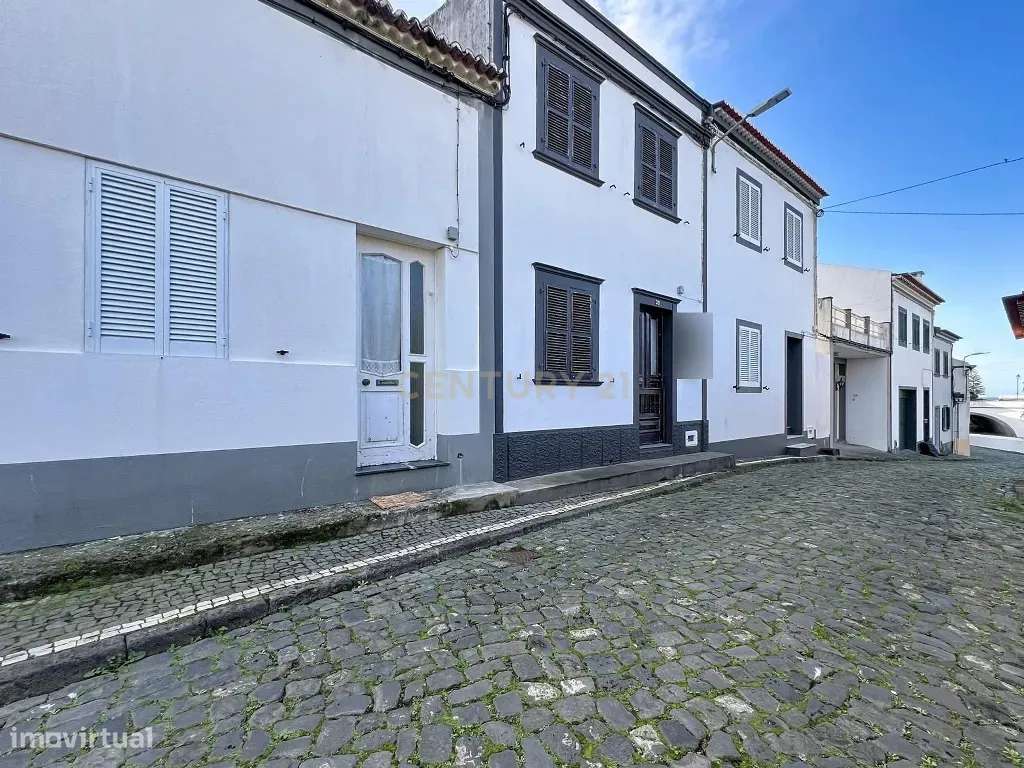 Moradia Tradicional no Centro da Ribeira Grande – A poucos passos da C - Grande imagem: 2/28