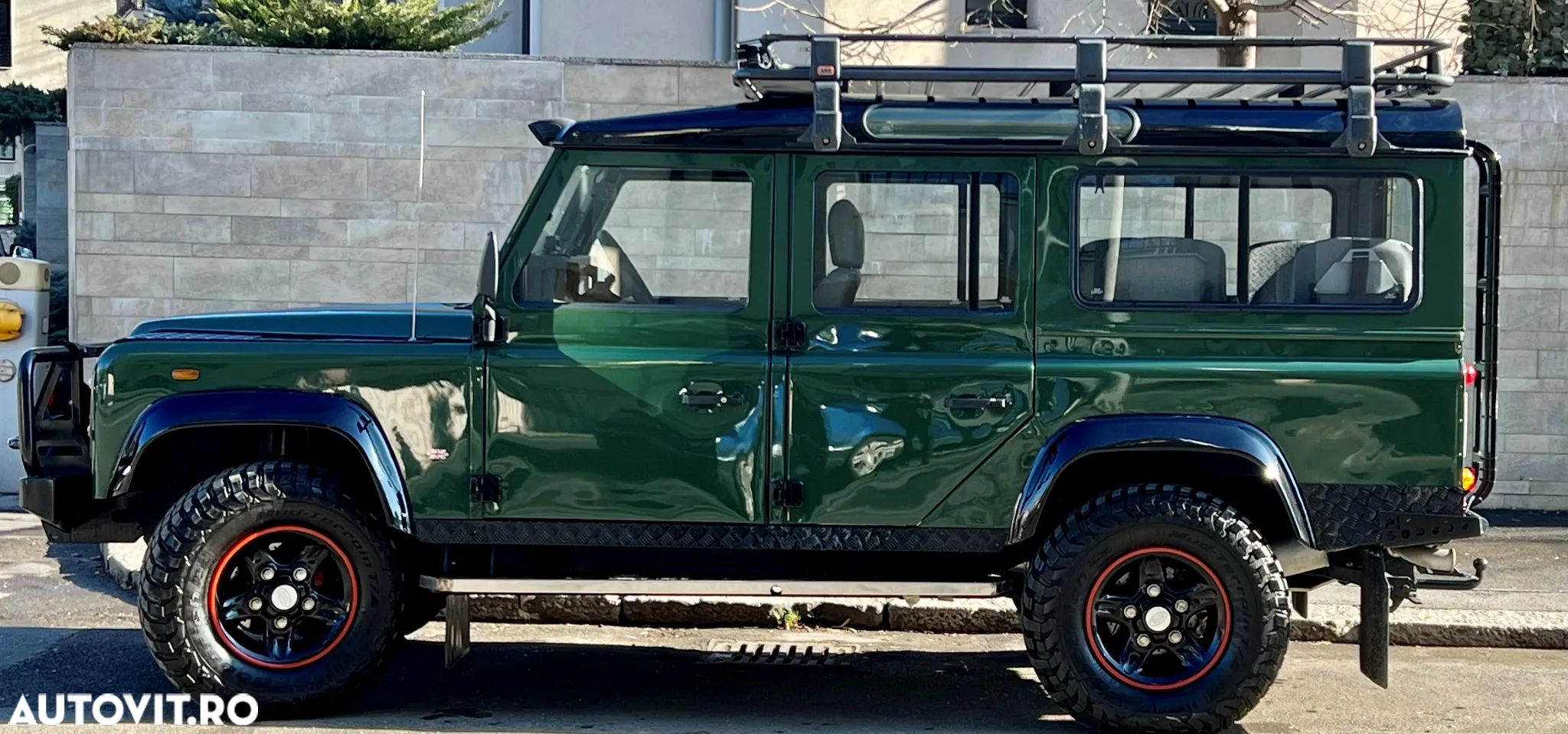 Land Rover Defender 110 S/W - 1