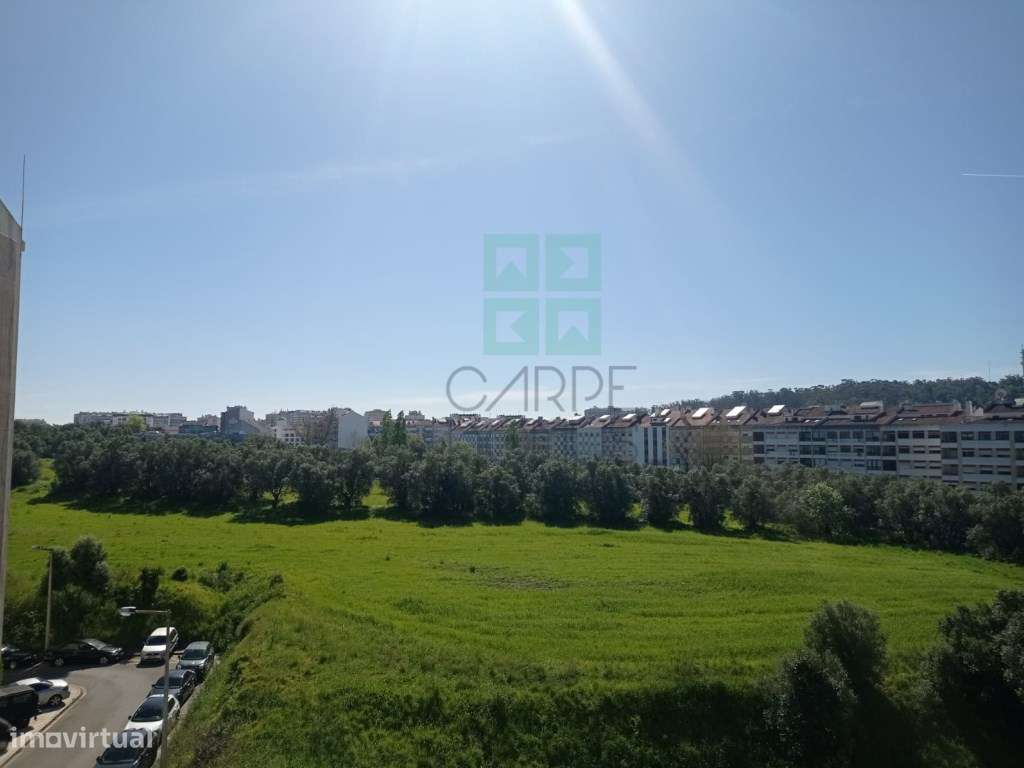 Apartamento T3, totalmente renovado, c/ varandas, na Avenida do Uru...-7