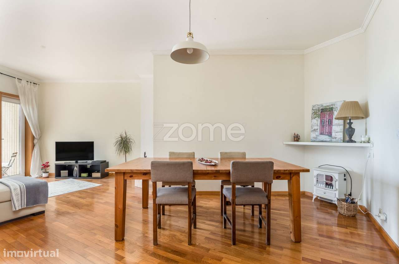 T3 / T4 Duplex com Terraços em Condomínio com Piscina – Francelos-1