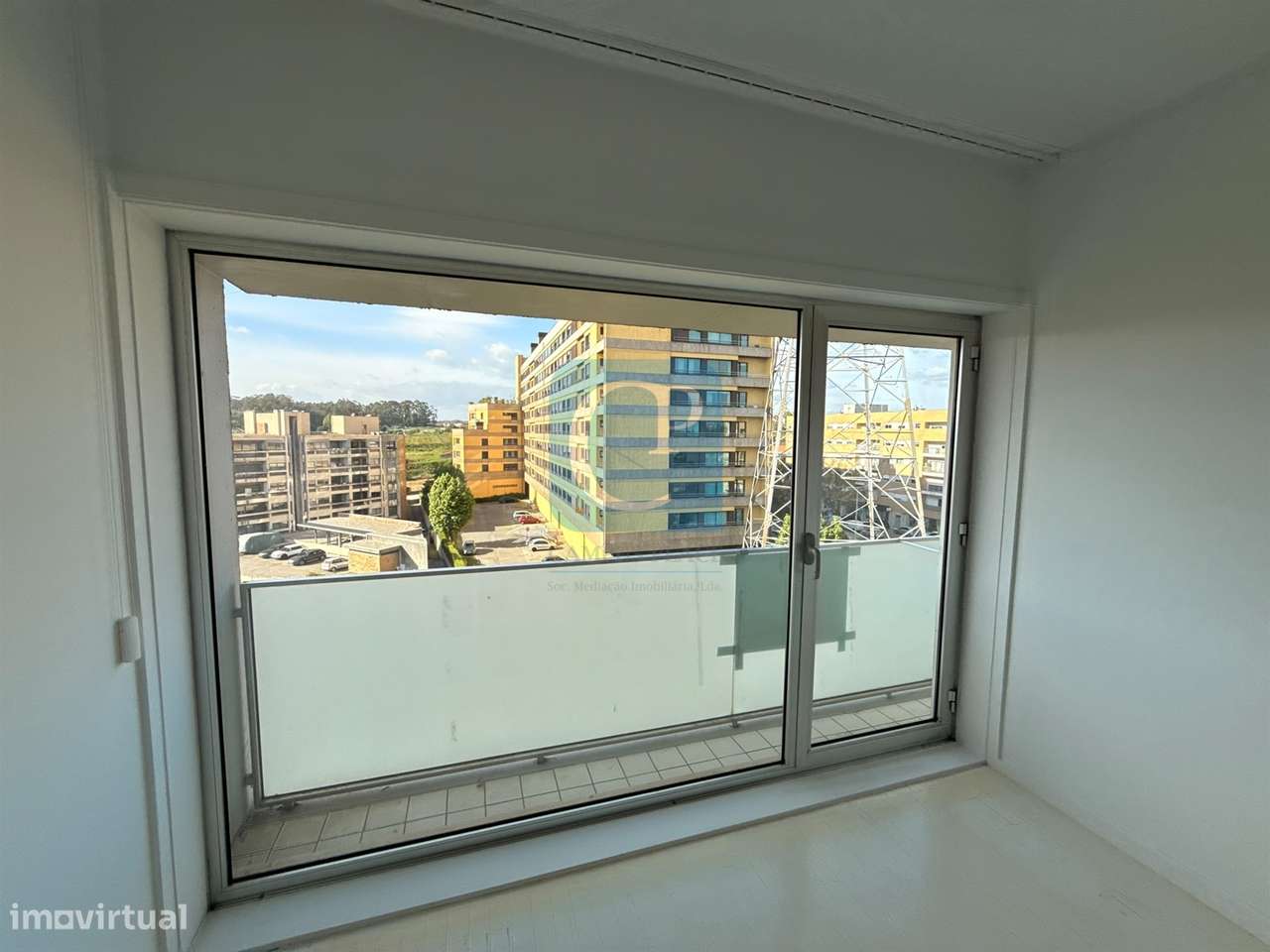 Apartamento T2 com lugar de garagem e arrumos em Vermoim na Maia-14