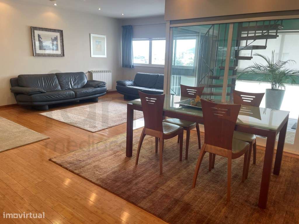 Penthouse Exclusiva com Terraço Panorâmico - Setúbal-34