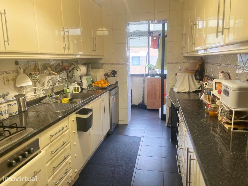 T4 convertido em amplo T3 | 153 m² | Pinheiro Manso - Porto - Grande imagem: 5/8