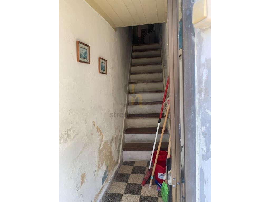 Prédio com dois pisos independentes para recuperação total-38