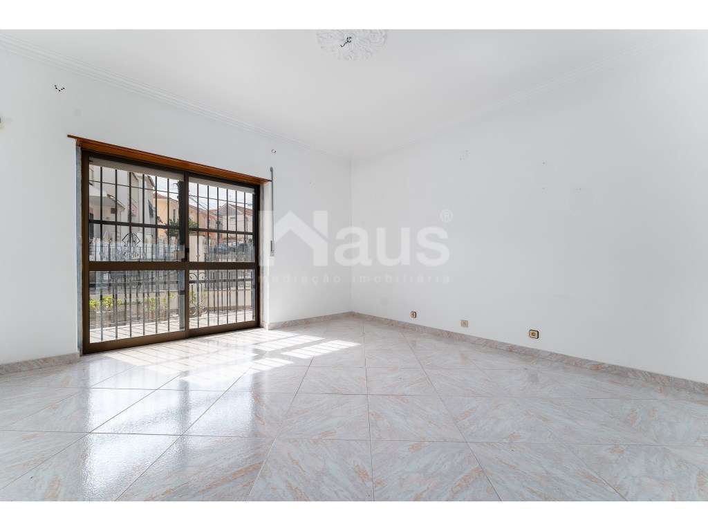 Moradia isolada T4 térrea com garagem-19