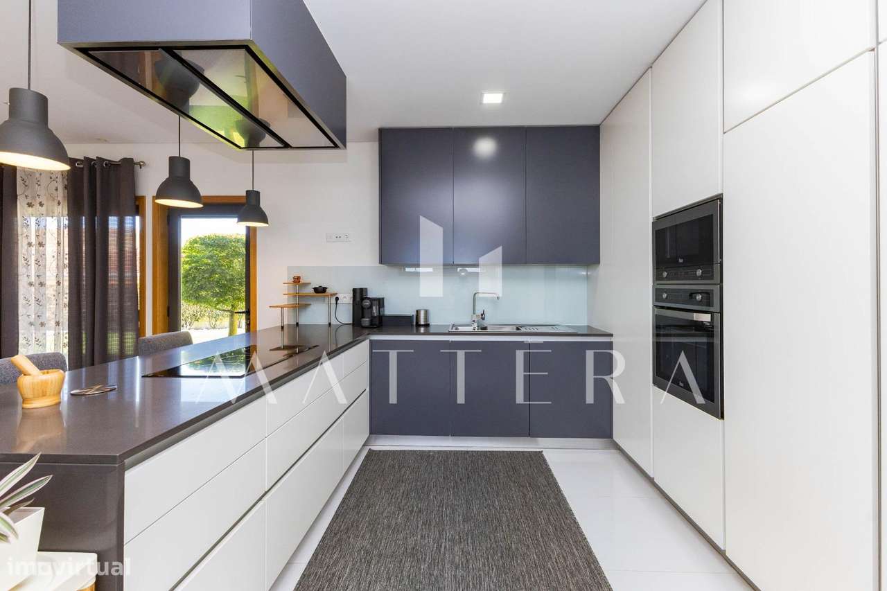 Moradia térrea T2+1 com jardim e garagem | Grijó-9