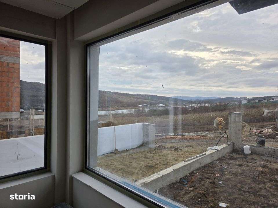 Vila exclusivista cu piscina langa lac. Acasa ca in vacanta!-8