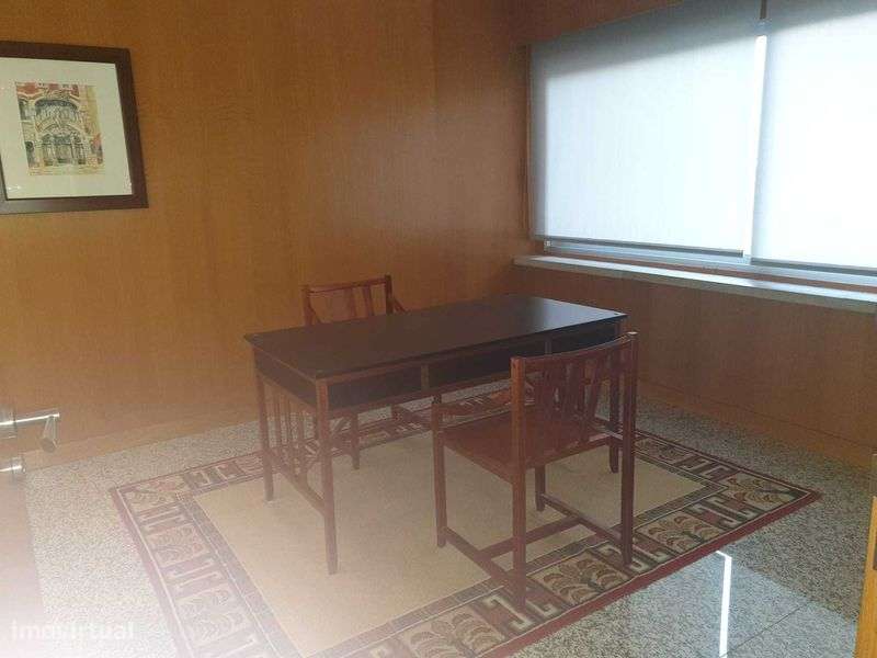 Oportunidade aluguer Escritório Areeiro com 550 m2 e estacionamento - Grande imagem: 5/12