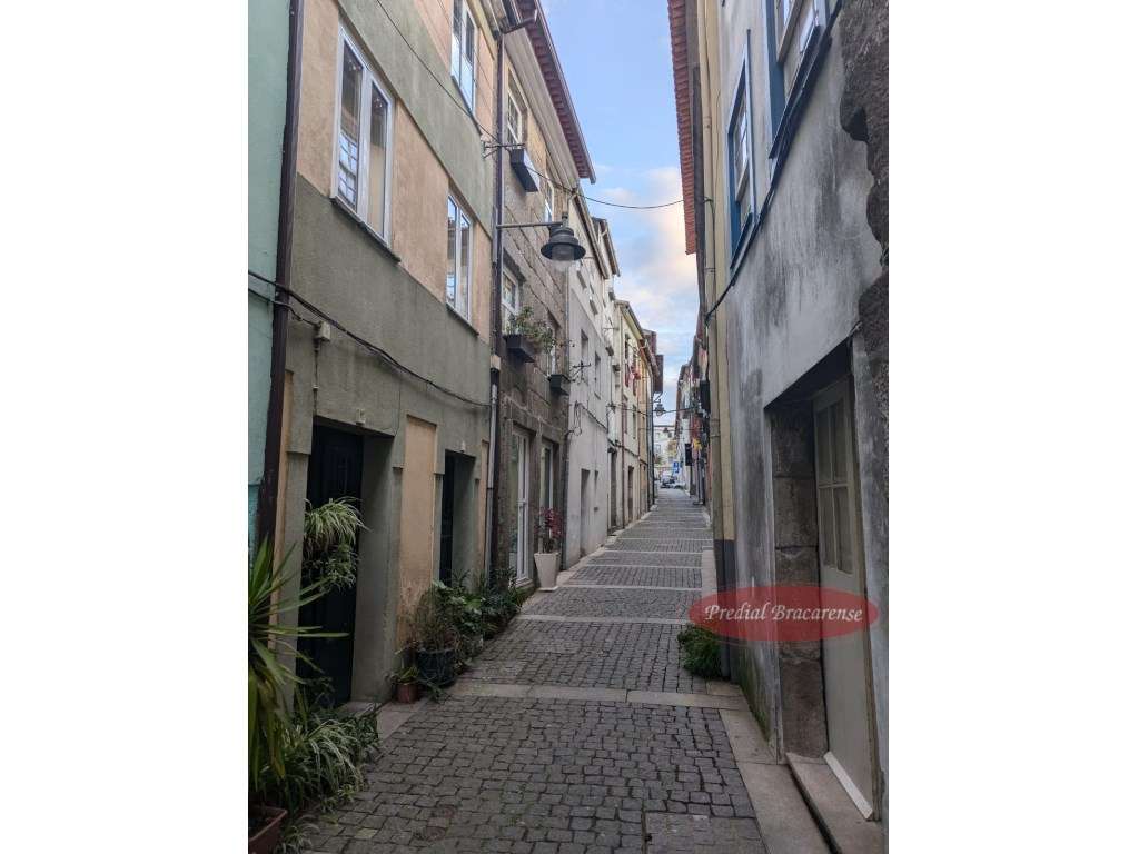 Prédio junto a Sé De Braga.-5