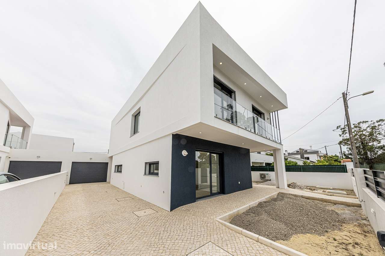 Moradia T4 de arquitetura contemporânea-47