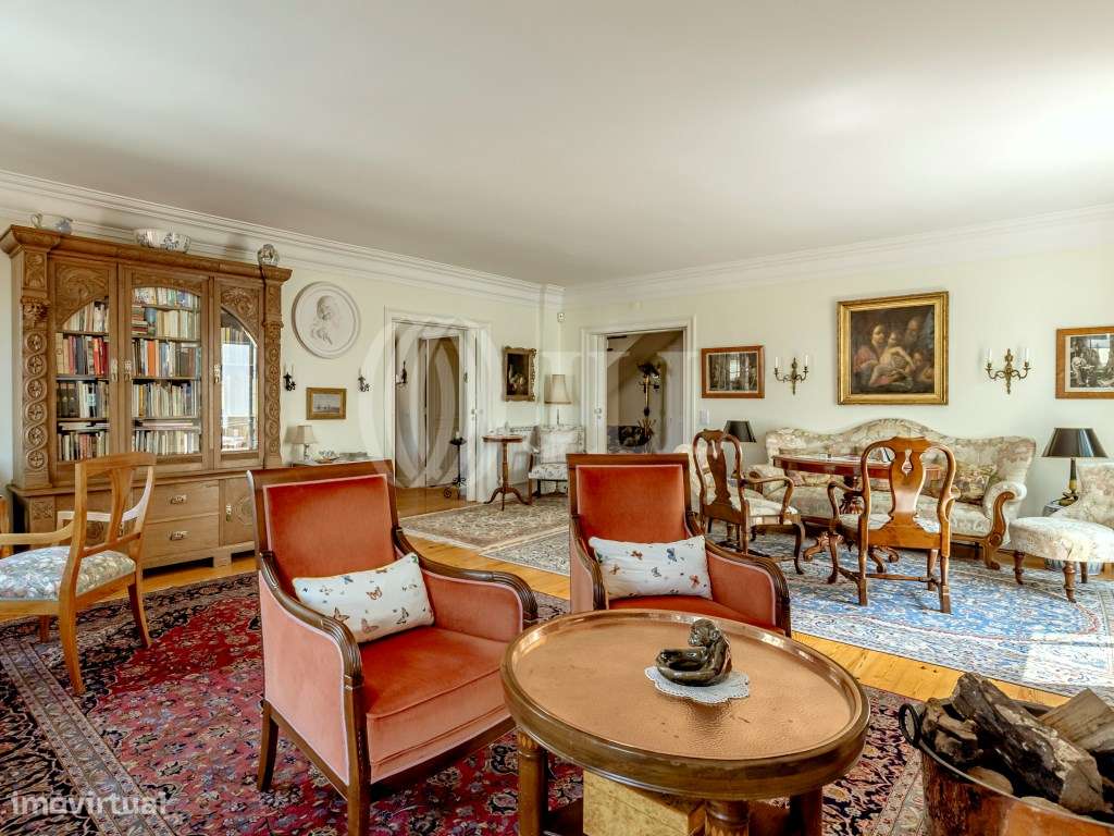 Apartamento T6 duplex, no centro histórico de Cascais - Grande imagem: 4/40