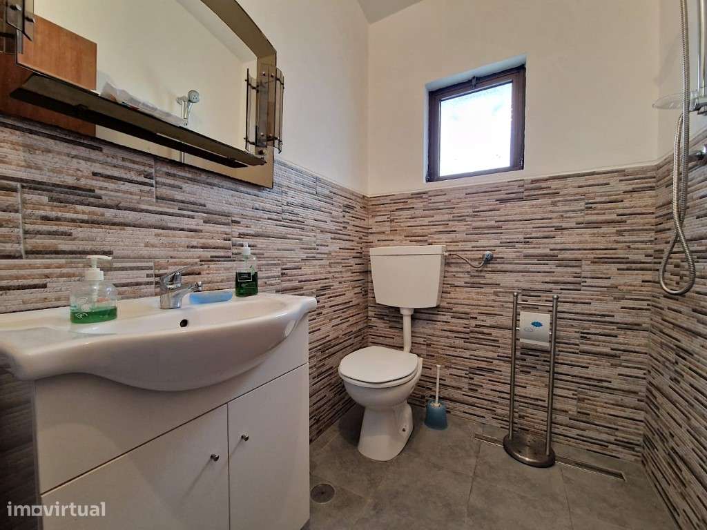 Moradia isolada como nova em Fernão Ferro-39