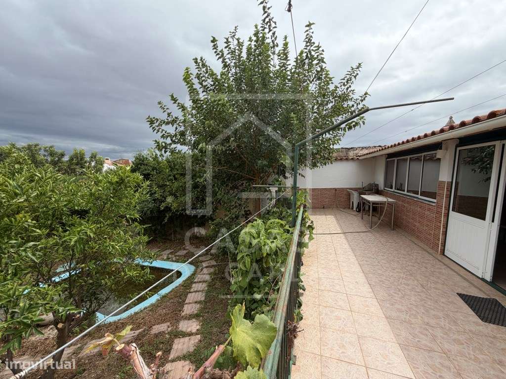 Propriedade T3 com Anexo T1+1 completamente renovada e jardim com 1...-39