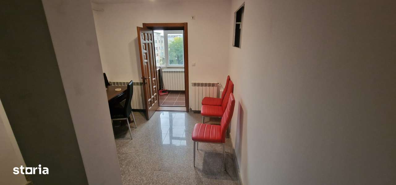 Apart. CU AMENAJARI DE LUX - 3 camere, etaj 4,  Barlad, zona : Polimed-3
