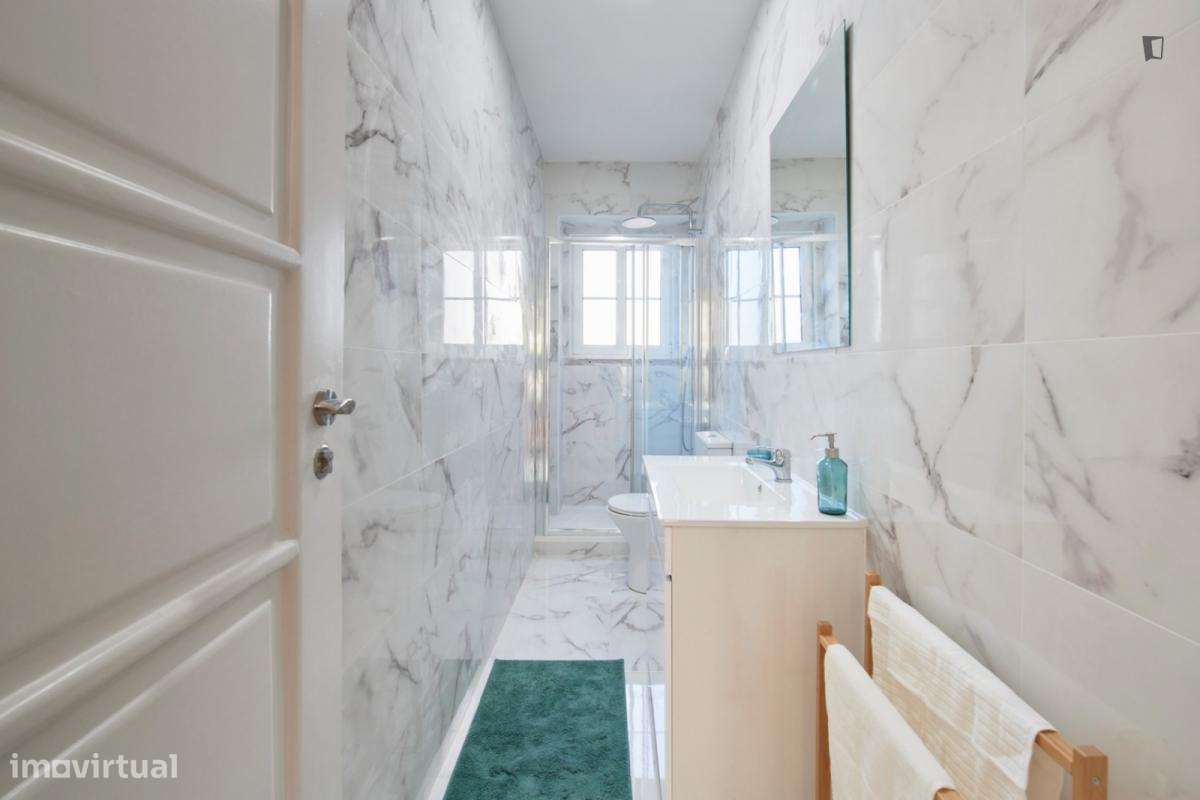 Quarto - localizado em Roma-Areeiro Lisbon - Grande imagem: 2/39