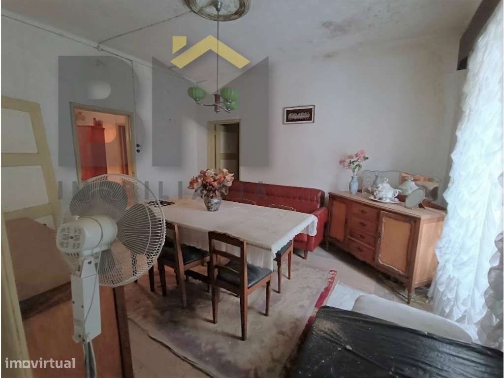 Duas moradias para recuperar na Aldeia de Lousa. - Grande imagem: 5/48