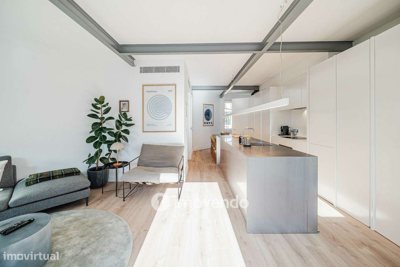 Apartamento T2 com cozinha equipada e mobilado, nas Amoreiras-9