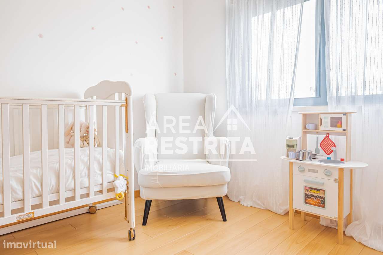 Apartamento T3 com parqueamento e varanda no Parque Luso em Corroios-34