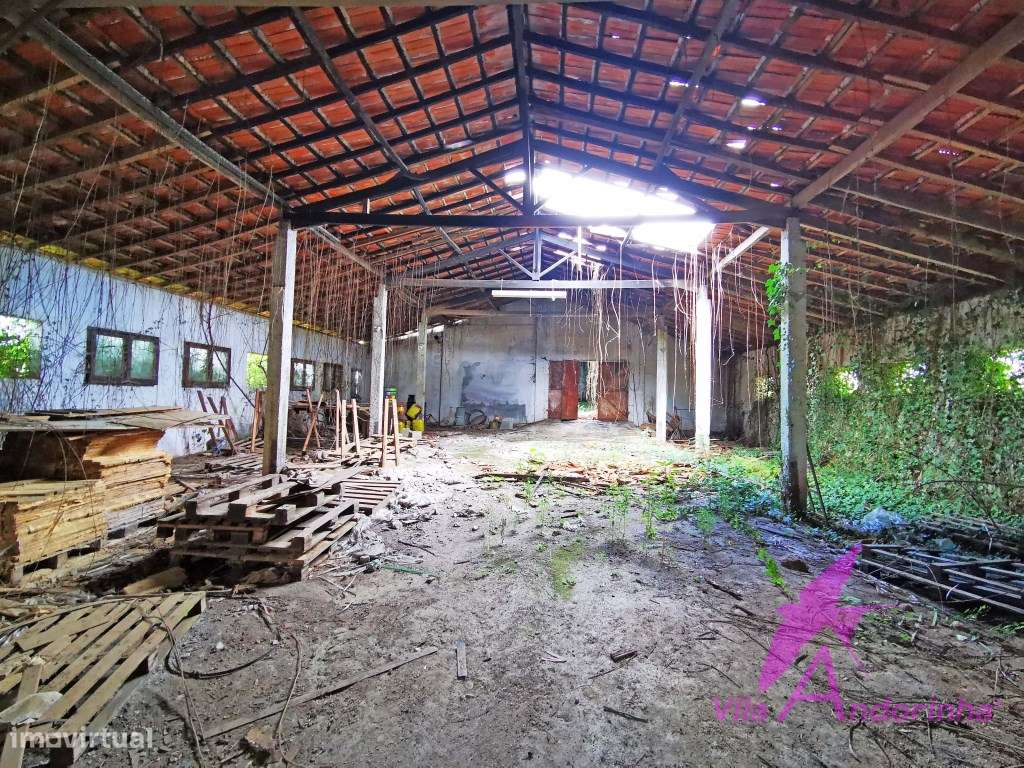 Terreno com 3.207m² e Construção Existente em Meixedo-5