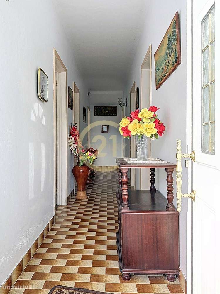 T4 em Lajes, Praia da Vitória, com garagem e árvores de fruto-9