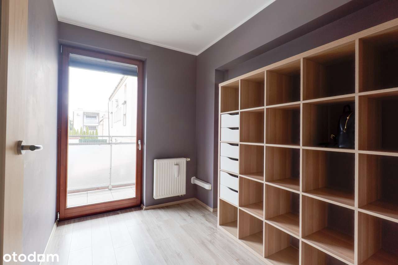 Mieszkanie z zadaszonym tarasem, klimatyzacją oraz miejscem postojowym-6