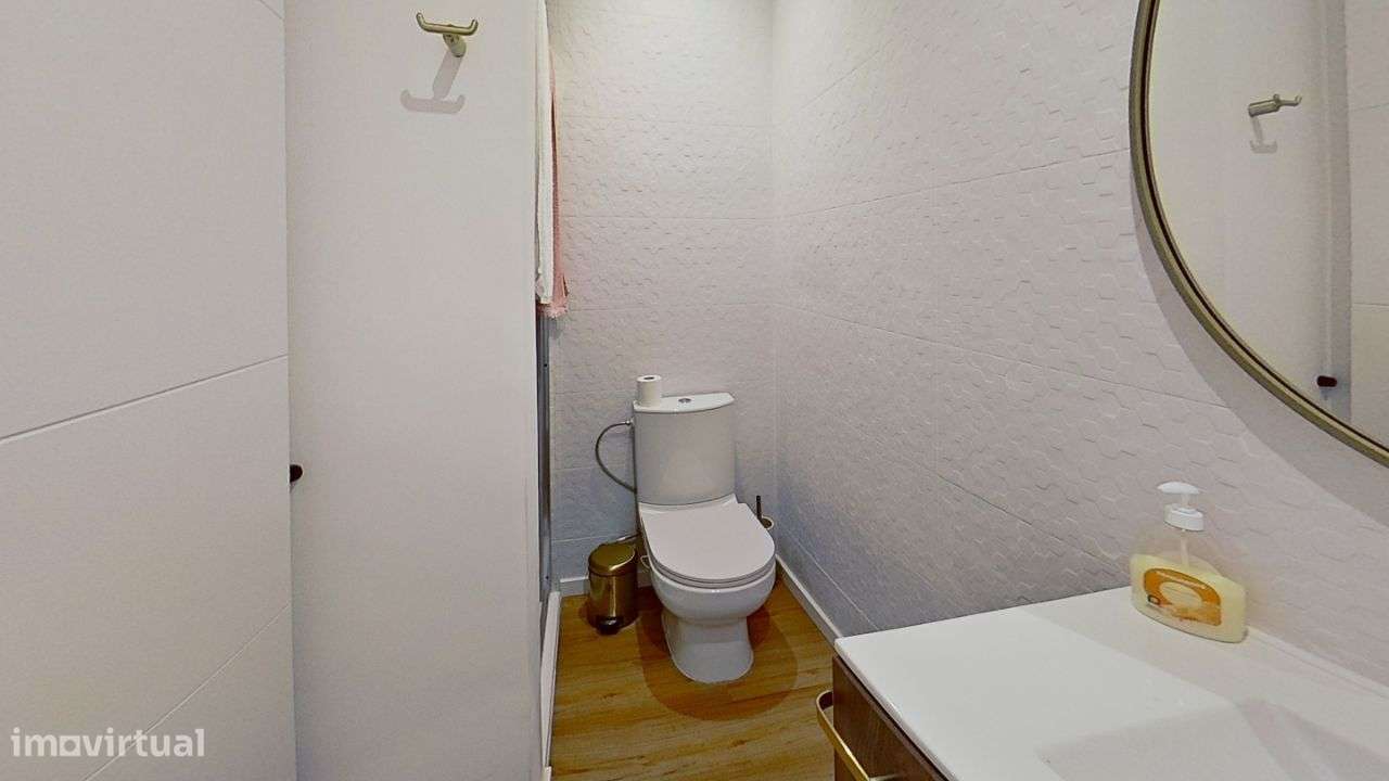 Moradia em Massamá, Rua Direita (tem anexos T-0 e T-2 independentes)-22