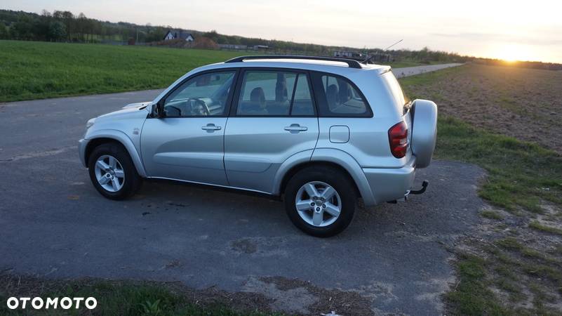 Toyota RAV4 2.0 D-4D 4x4 - 11