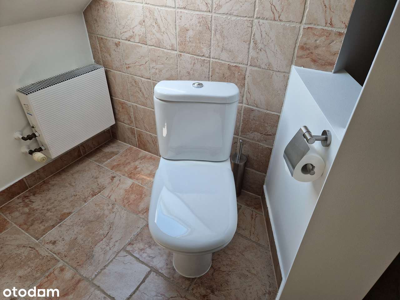 Atrakcyjny dom z garażem 2 stanowiskowym ,wiatą i pięknym ogrodem-11