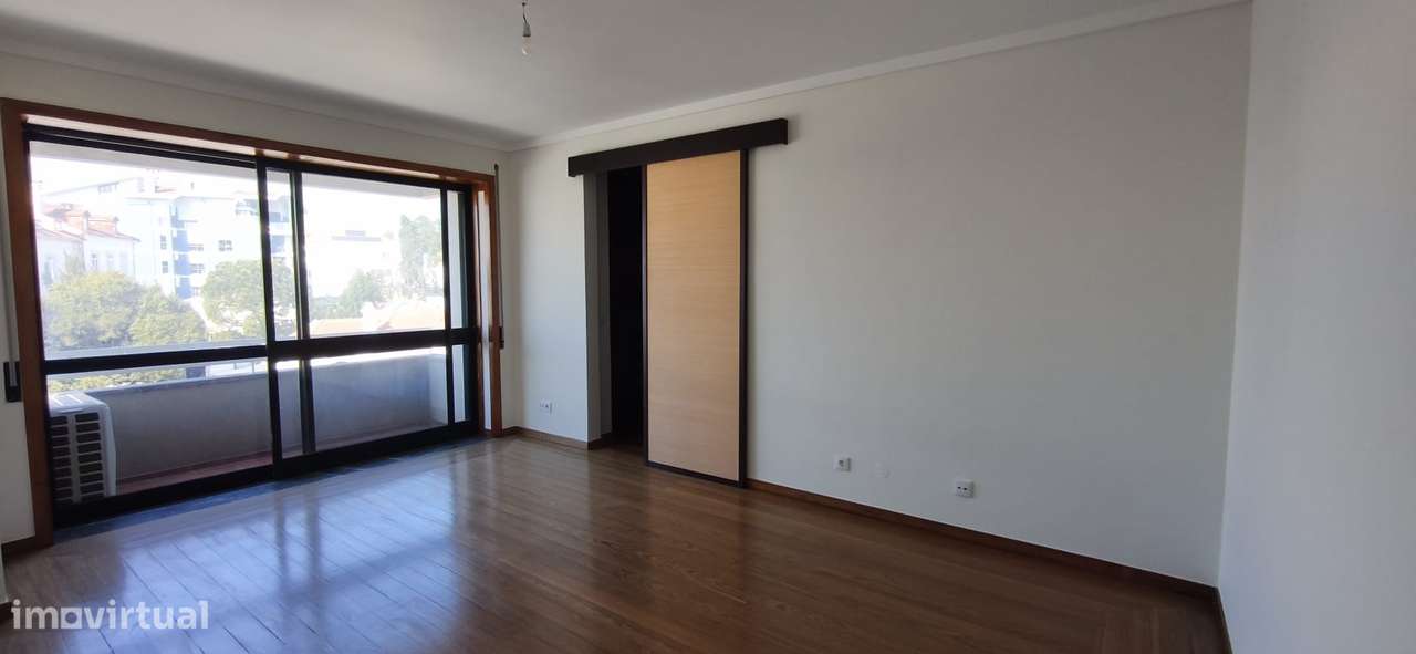 magnifico T5 duplex remodelado na Rua Miguel Torga , Penedo da Saudade-11