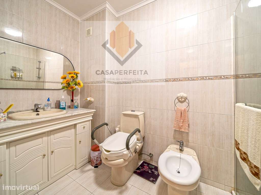 Apartamento T3 Como Novo com Varandas e Box - a 1500 metros da Prai...-26