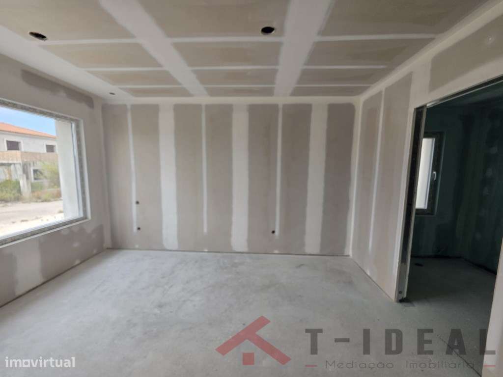 Moradia T4 Moderna na Lourinhã-25