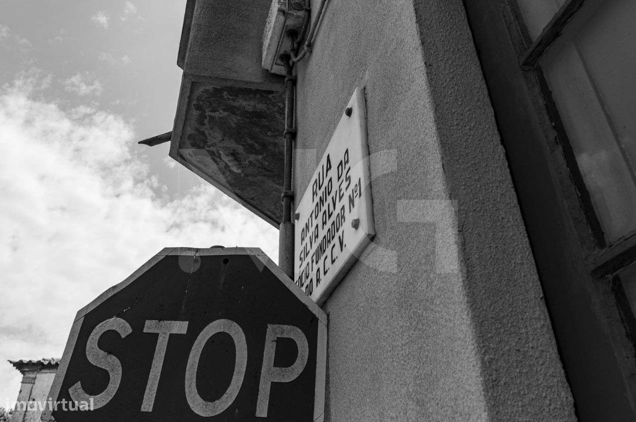 Moradia individual (293m²)com terreno (441m²) para recuperar - Espinho-8