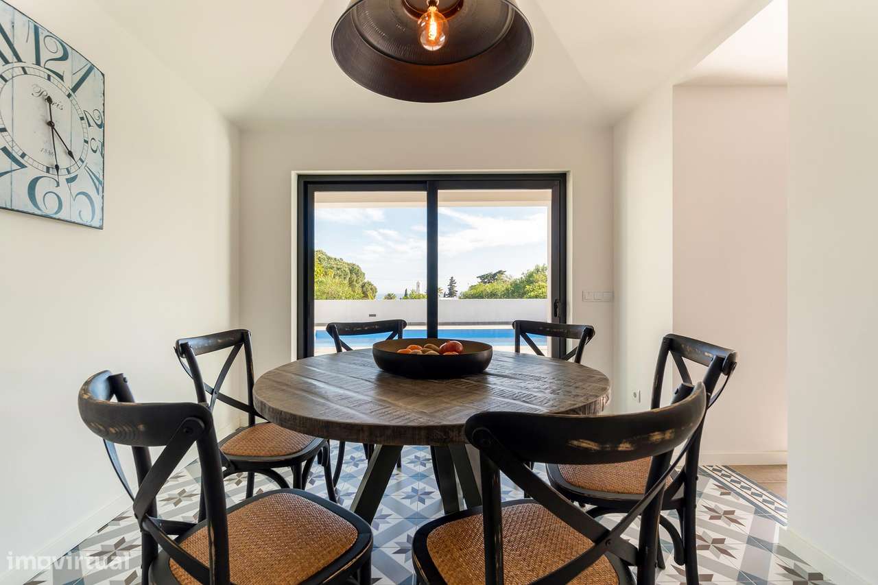 Deslumbrante moradia com piscina, terraço e vista mar-15