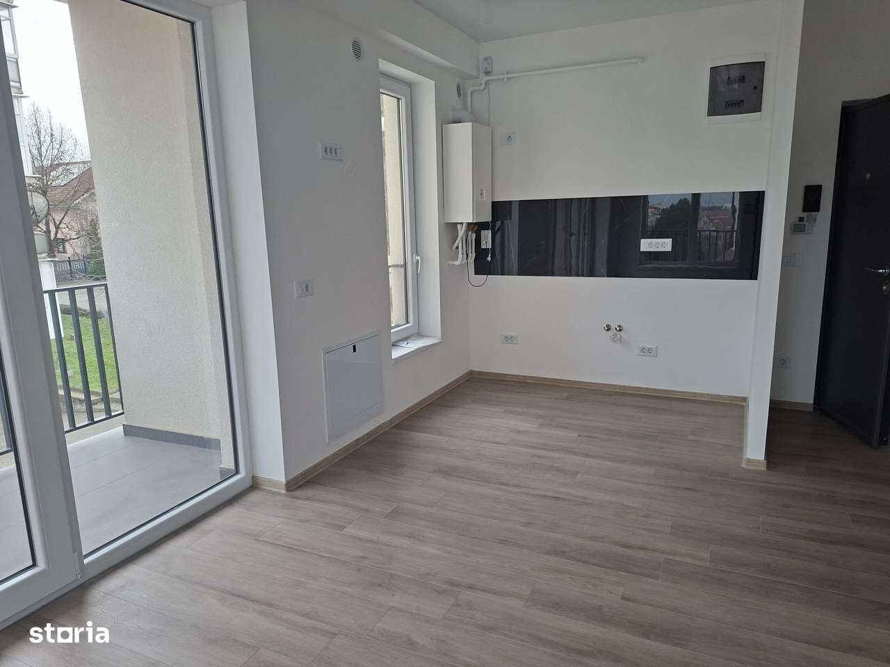 Garsoniera in bloc nou-1