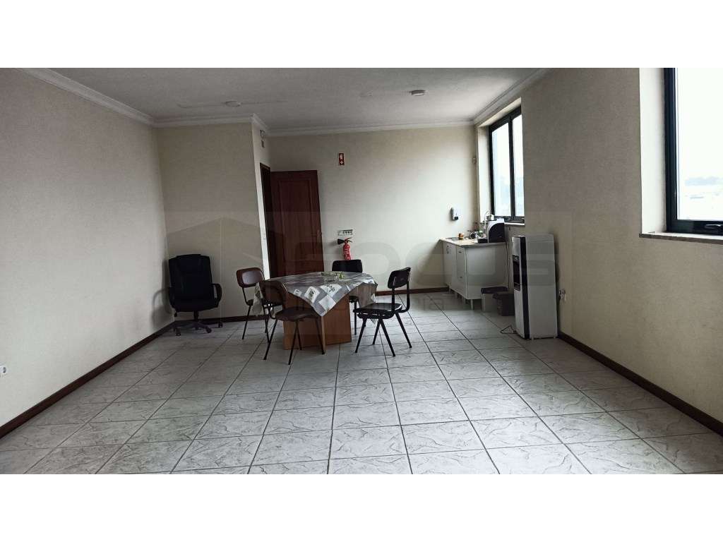 Armazém para arrendamento - Zona Industrial de Oiã - Grande imagem: 5/21