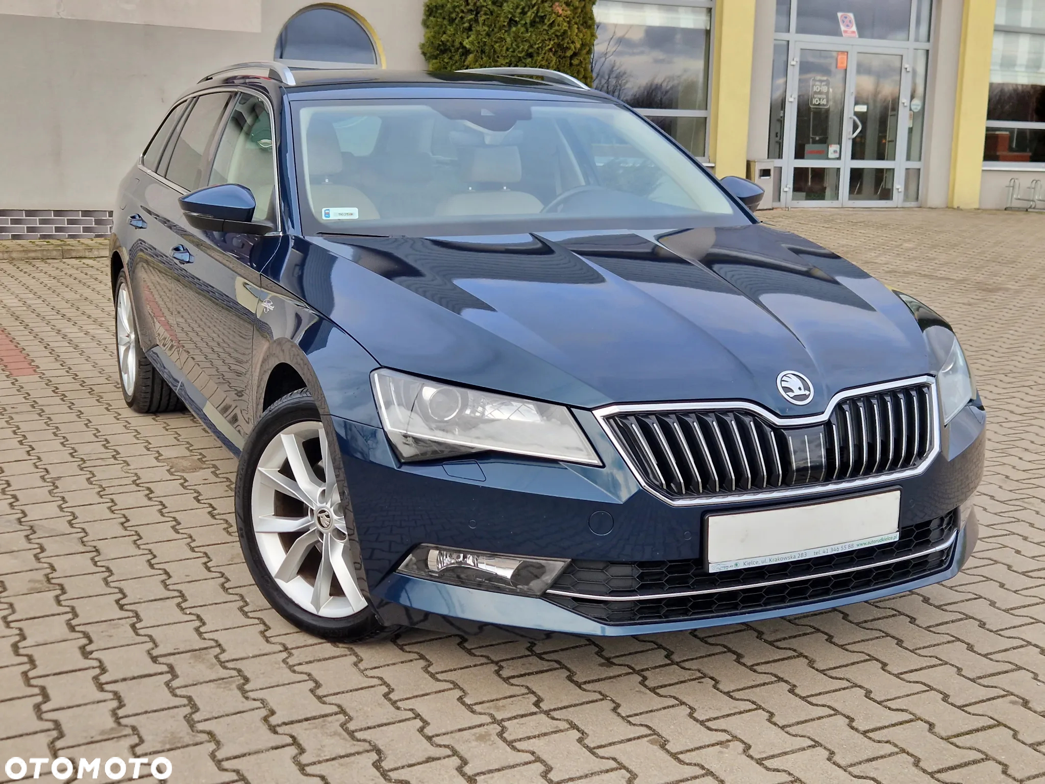 Skoda Superb 2.0 TDI L&K DSG - 2