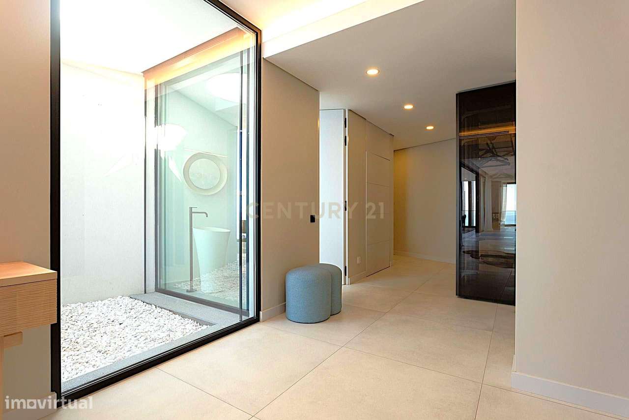 Moradia Moderna de Luxo com Vista Deslumbrante sobre o Atlântico – Sít-10