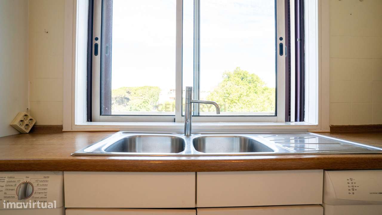 Apartamento T3 com Vista Mar – 5º Andar – A Dois Passos do Casino Esto-5