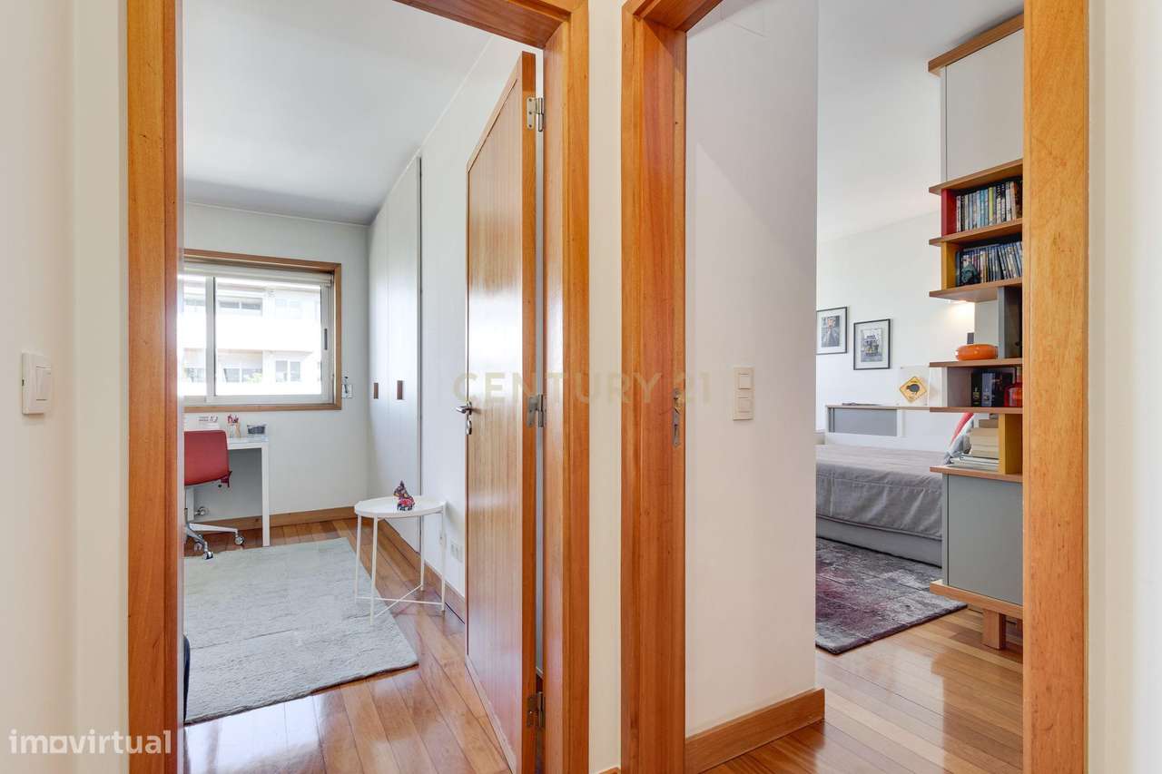 T4+1 na 1ª linha Condomínio fechado Parque das Conchas-49