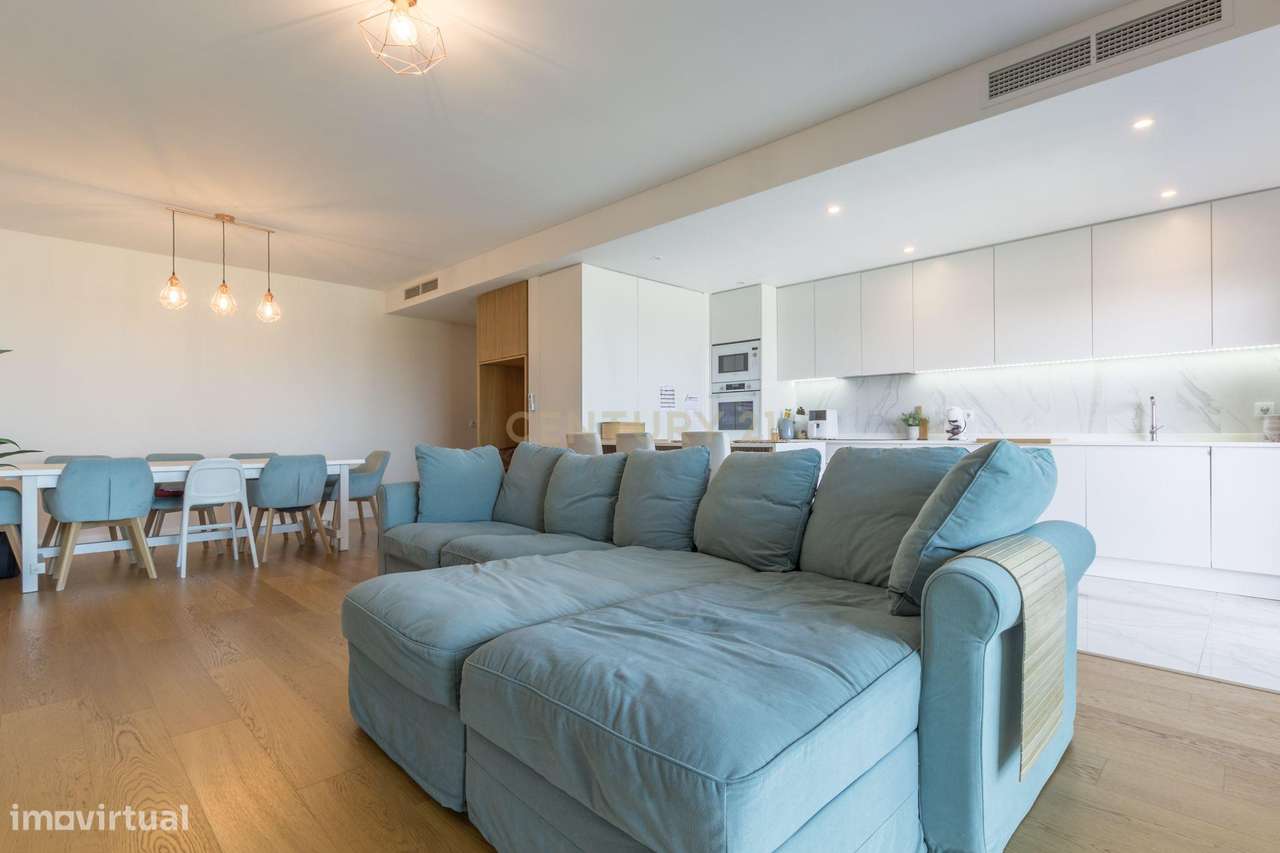 T4 em Condomínio Fechado com Vista Rio - Alcochete-22