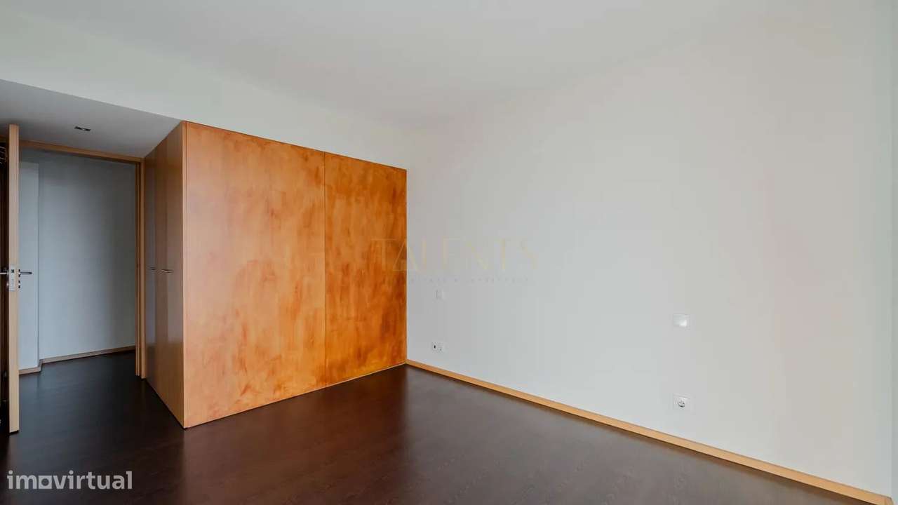 Apartamento T2 Azurém Guimaraes com Varanda Panorâmica-15