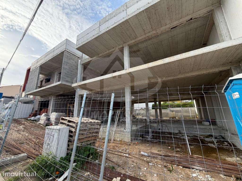 2 Moradias no Bairro das Maroitas em São João da Talha - Grande imagem: 2/25