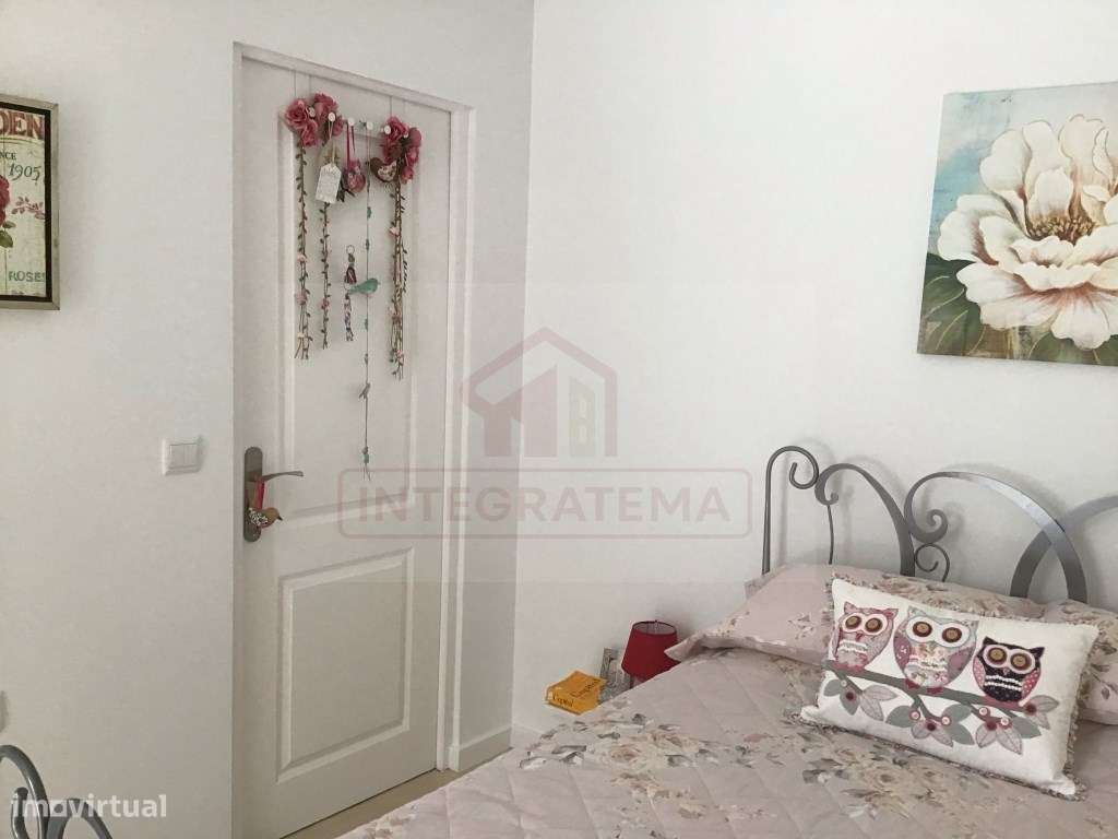 Descubra o refúgio perfeito em Alfeizerão, uma moradia tradicional ...-8