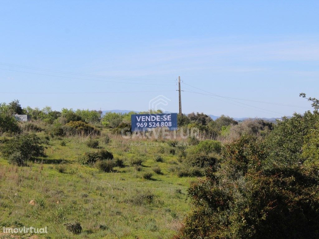 Terreno misto com ruína em Alcantarilha, Algarve