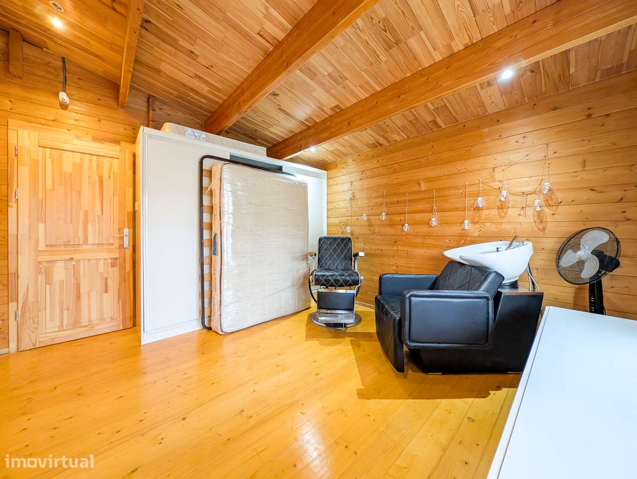 Terreno de 300 m² com moradia T4 em madeira – Charneca de Caparica-28