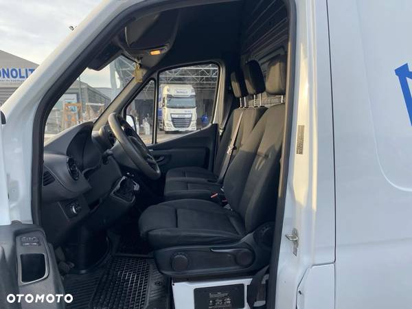 Mercedes-Benz Sprinter - 10